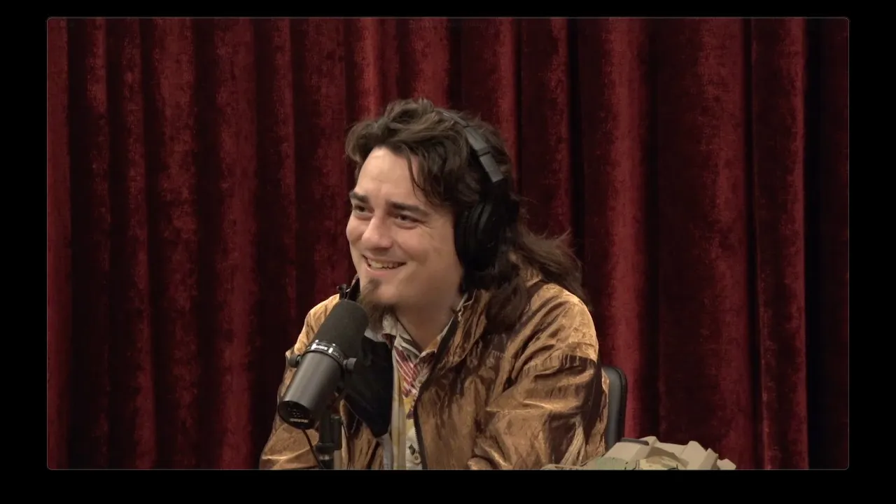 Joe Rogan Experience #2394 - Palmer Luckey