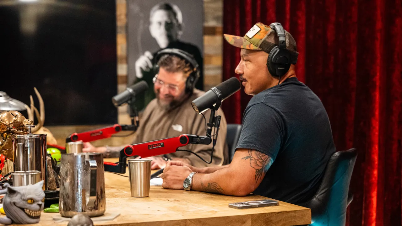 Joe Rogan Experience #2339 - Luis J. Gomez & Big Jay Oakerson